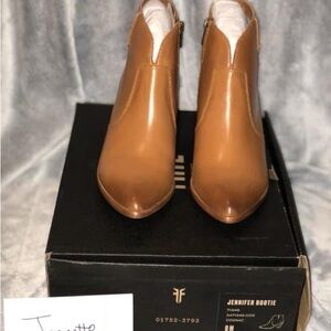 Frye Tan Ankle Boots Sleek Leather Design